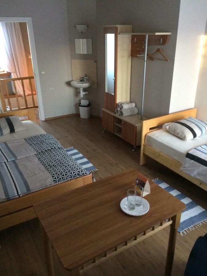 Dzirnavinas Motel Biksti Eksteriør billede