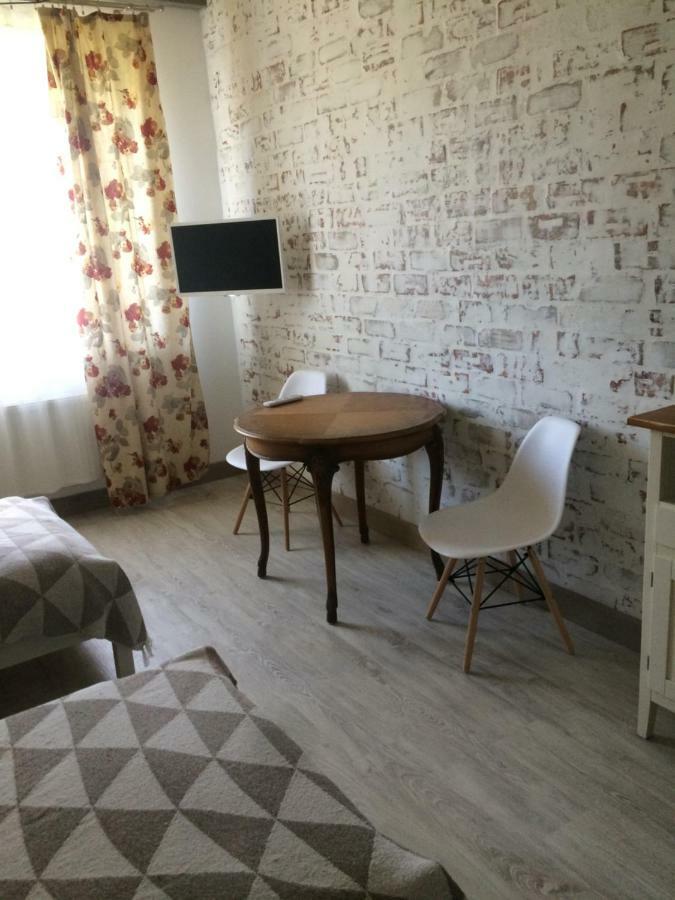 Dzirnavinas Motel Biksti Eksteriør billede