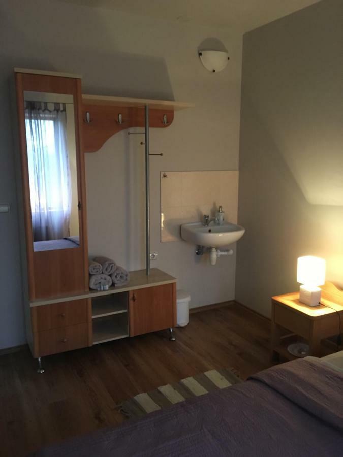 Dzirnavinas Motel Biksti Eksteriør billede